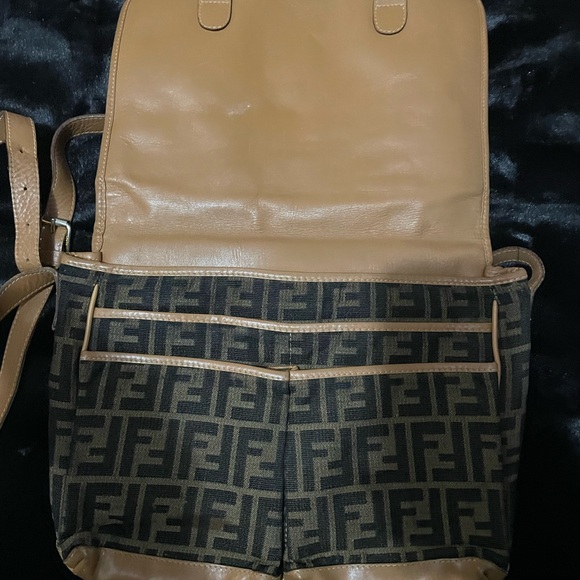 Fendi vintage leather and fabric crossbody. - Picture 6 of 12